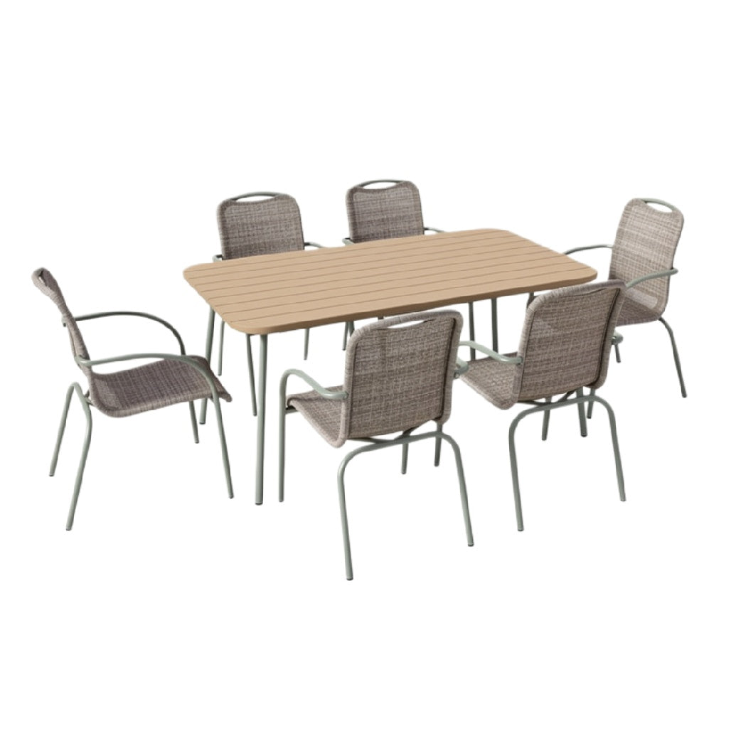 "Eettafel met Zes Stoelen van Wicker"