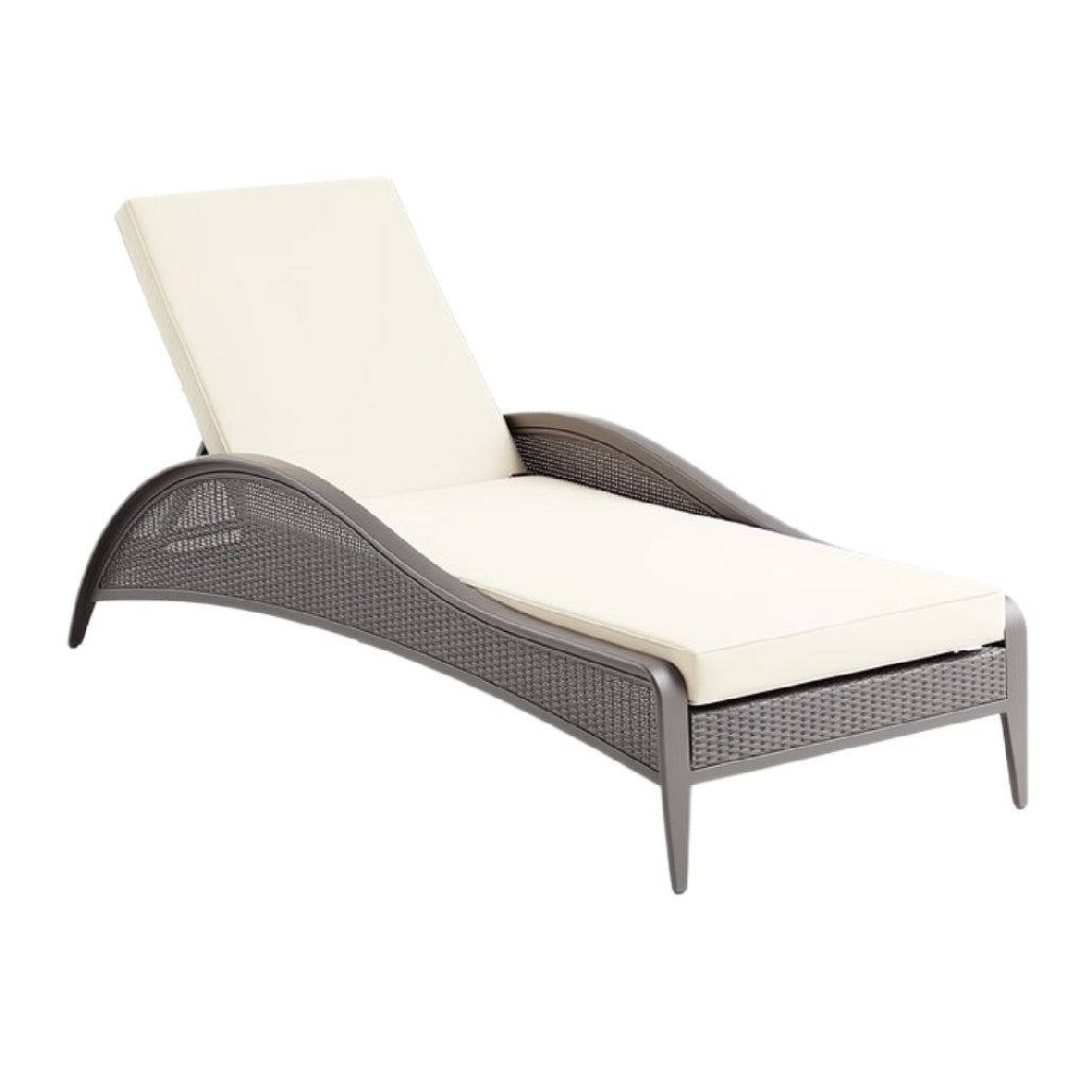 Loungestoel van wicker met verstelbare rugleuning en comfortabele kussen